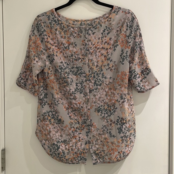 Floral top - Picture 2 of 3